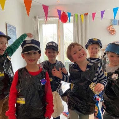 kinderfeestje speurtocht politie en boeven