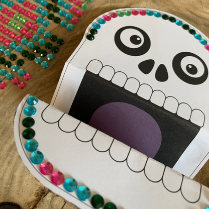 Bouwplaat griezelen masker en handpop