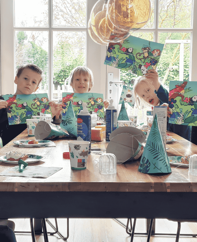 jungle speurtocht, een groep jongetjes met hun jungle diploma